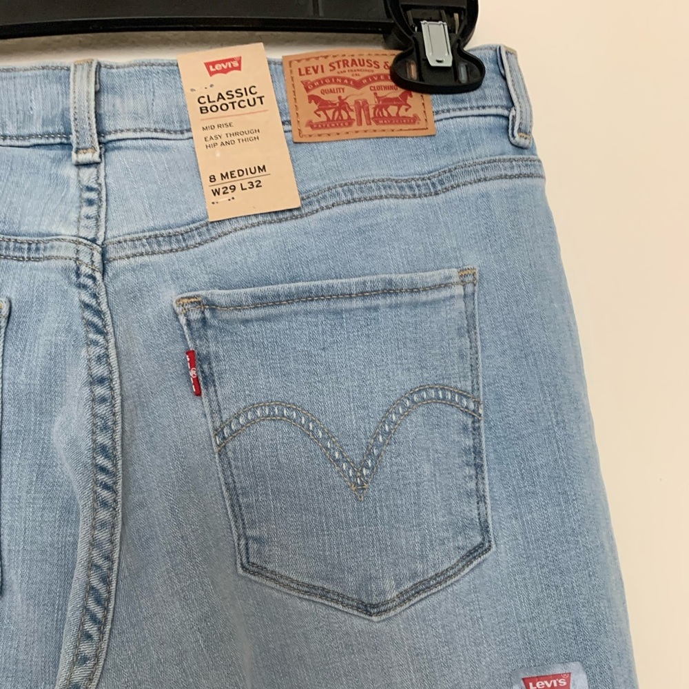 Levi’s Mid Rise Classic Bootcut Jeans - Picture 11 of 13